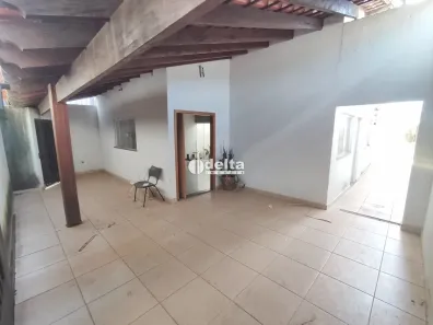 Casa com 3 Quartos para alugar, 150m² no Jardim Patrícia, Uberlândia