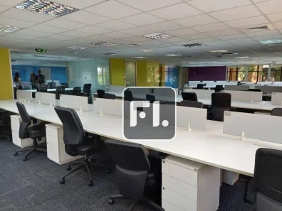 Sala Comercial para alugar, 550m² no Green Valley Alphaville, Barueri