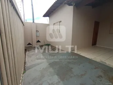Casa com 2 Quartos para alugar, 60m² no Jardim Patrícia, Uberlândia