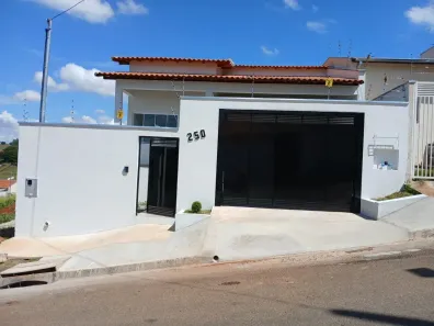 Casa com 3 Quartos à venda, 121m² no Parque Real, Pouso Alegre