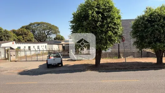 Galpão/Depósito/Armazém para alugar, 300m² no Distrito Industrial, Uberlândia