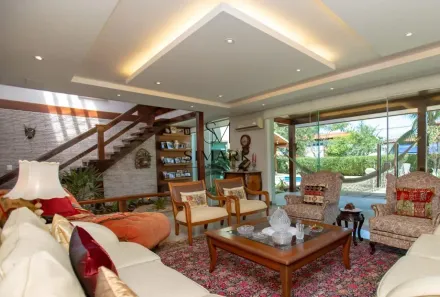 Casa de Condomínio com 5 Quartos à venda, 450m² no Itaipu, Niterói