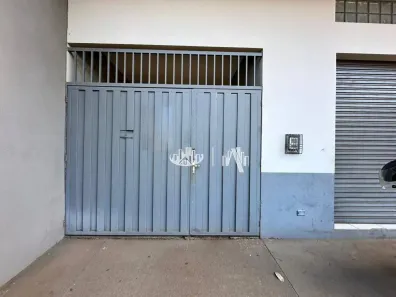 Casa com 1 Quarto para alugar, 35m² no Parque Residencial Joaquim Toledo Piza, Londrina