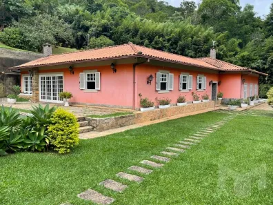 Casa com 4 Quartos à venda, 300m² no Pedro do Rio, Petrópolis