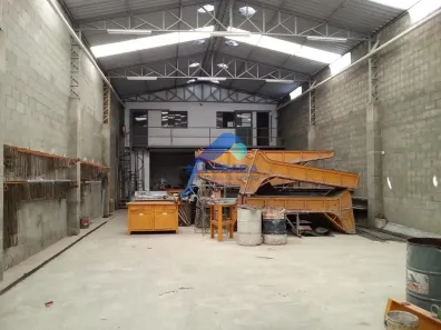 Galpão/Depósito/Armazém à venda, 600m² no Chácaras Reunidas, São José dos Campos