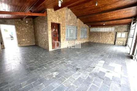 Casa com 3 Quartos à venda, 236m² no Parque Bandeirantes, Taubaté