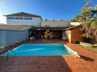 Casa com 3 Quartos à venda, 360m² no Santa Amélia, Belo Horizonte