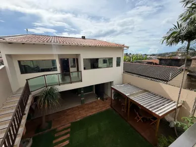 Casa com 4 Quartos à venda, 400m² no Centro, Araxá
