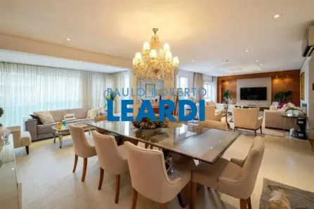 Apartamento com 3 Quartos à venda, 210m² no Vila Olímpia, São Paulo