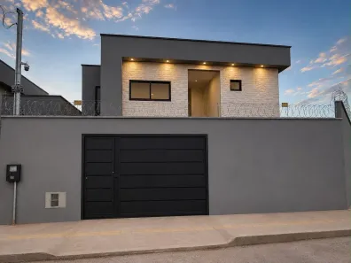 Sobrado com 3 Quartos à venda, 137m² no Setor dos Dourados, Goiânia