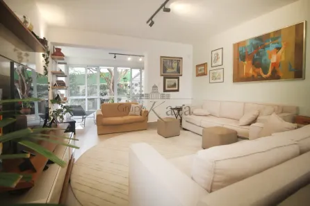 Casa com 5 Quartos à venda, 300m² no Pacaembu, São Paulo