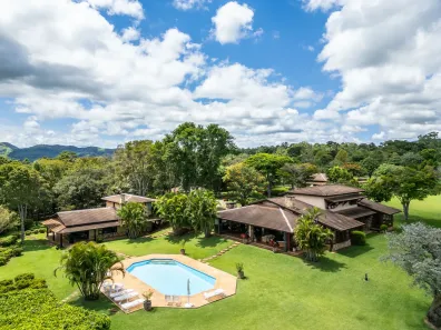 Fazenda/Sítio com 9 Quartos à venda, 2600m² no Piracaia, Piracaia