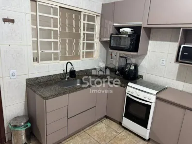 Casa com 3 Quartos para alugar, 125m² no Carajás, Uberlândia