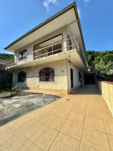 Sobrado com 8 Quartos à venda, 300m² no Iririú, Joinville