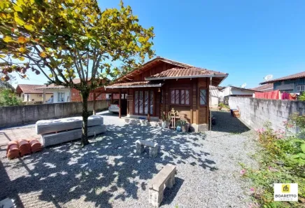 Casa com 4 Quartos à venda, 410m² no Paranaguamirim, Joinville