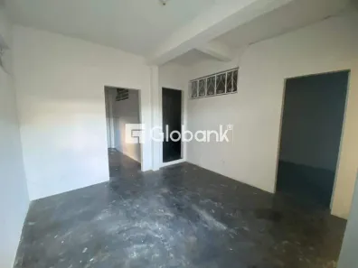 Casa com 3 Quartos para alugar, 120m² no Vila Brasília, Montes Claros