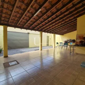Casa com 3 Quartos à venda, 300m² no Santa Mônica, Uberlândia