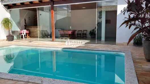 Casa com 3 Quartos à venda, 190m² no Alto Umuarama, Uberlândia