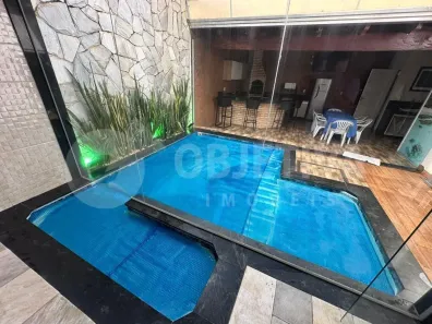 Casa com 3 Quartos para alugar, 150m² no Jardim Inconfidência, Uberlândia