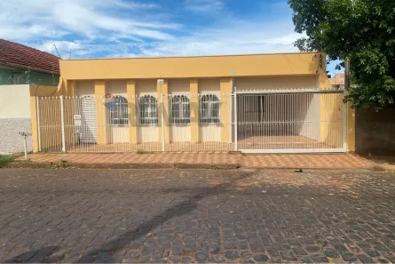 Casa com 3 Quartos para alugar, 160m² no Vila Frei Eugênio, Uberaba