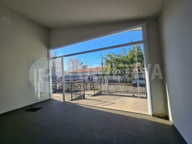 Imóvel Comercial com 6 Quartos para alugar, 200m² no Cazeca, Uberlândia