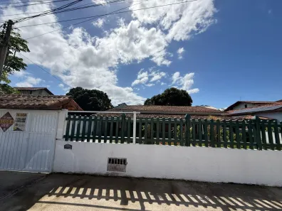 Casa com 2 Quartos para alugar, 200m² no Extensão do Bosque, Rio das Ostras