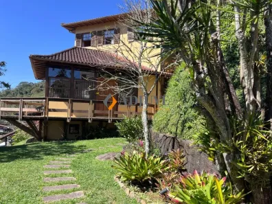Casa com 3 Quartos à venda, 488m² no Mosela, Petrópolis