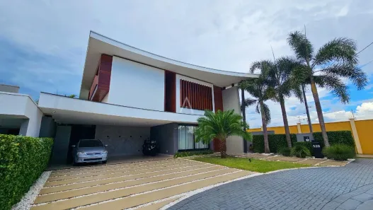Sobrado com 4 Quartos para alugar, 526m² no FAG, Cascavel