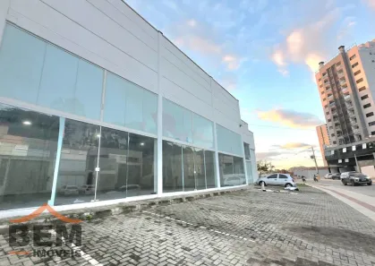 Galpão/Depósito/Armazém para alugar, 648m² no Centro, Camboriú