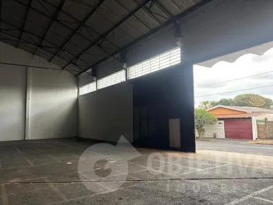 Galpão/Depósito/Armazém para alugar, 993m² no Custódio Pereira, Uberlândia