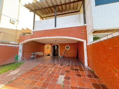 Sobrado com 3 Quartos à venda, 210m² no Campo Grande, Santos
