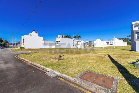 Lote/Terreno à venda, 140m² no Costeira, São José dos Pinhais