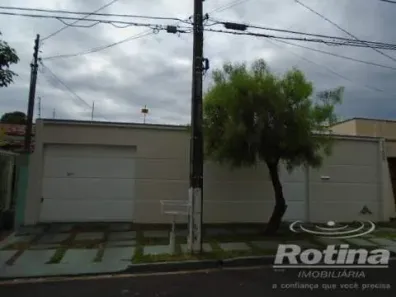 Casa com 3 Quartos à venda, 180m² no Umuarama, Uberlândia
