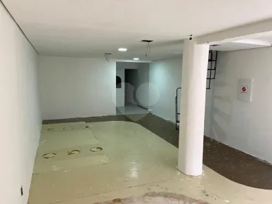com 3 Quartos para alugar, 240m² no Mirandópolis, São Paulo