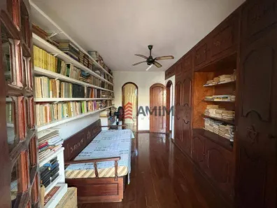 Casa com 7 Quartos à venda, 450m² no Santa Rosa, Niterói