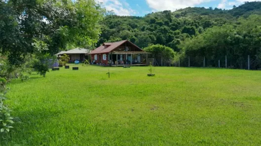 Casa com 3 Quartos à venda, 2350m² no Sambaqui, Florianópolis