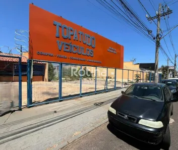 Galpão/Depósito/Armazém para alugar, 800m² no Carajás, Uberlândia