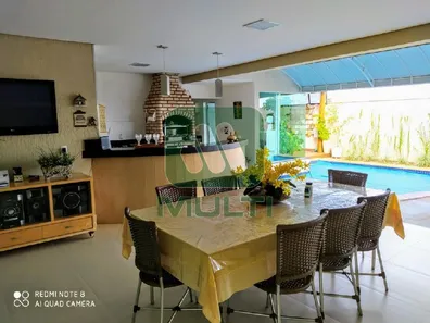Casa de Condomínio com 3 Quartos para alugar, 360m² no Aclimação, Uberlândia