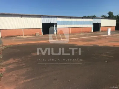 Casa com 1 Quarto para alugar, 2500m² no Brasil, Uberlândia