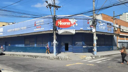 Ponto Comercial para alugar, 550m² no Vila Três, São Gonçalo