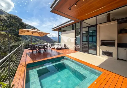 Casa de Condomínio com 4 Quartos à venda, 2055m² no Itaipava, Petrópolis