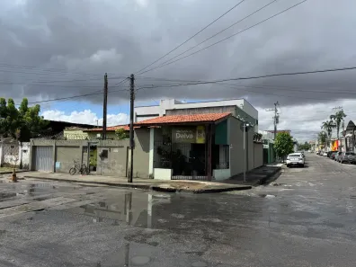 Casa com 3 Quartos à venda, 247m² no Vila União, Fortaleza