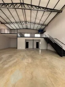 Galpão/Depósito/Armazém à venda, 360m² no Novo Mundo, Uberlândia