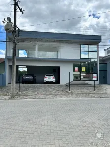 Casa com 3 Quartos para alugar, 200m² no Vila Nova, Joinville