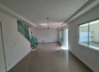 Casa de Condomínio com 4 Quartos para alugar, 200m² no Vargem Grande, Rio de Janeiro