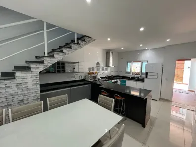 Casa de Condomínio com 3 Quartos à venda, 190m² no Jardim Jacinto, Jacareí