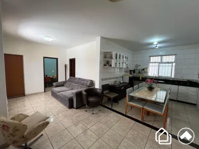 Casa com 5 Quartos para alugar, 396m² no Buritis, Belo Horizonte