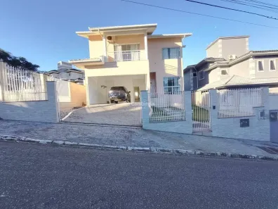 Casa com 4 Quartos para alugar, 290m² no Pedra Branca, Palhoça
