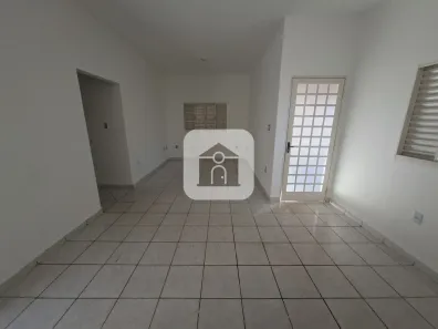 Casa com 3 Quartos para alugar, 100m² no Alto Umuarama, Uberlândia