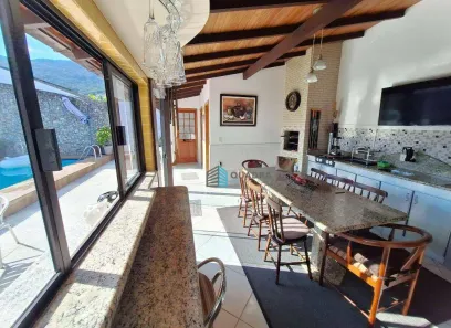 Casa com 4 Quartos à venda, 250m² no Itacorubi, Florianópolis